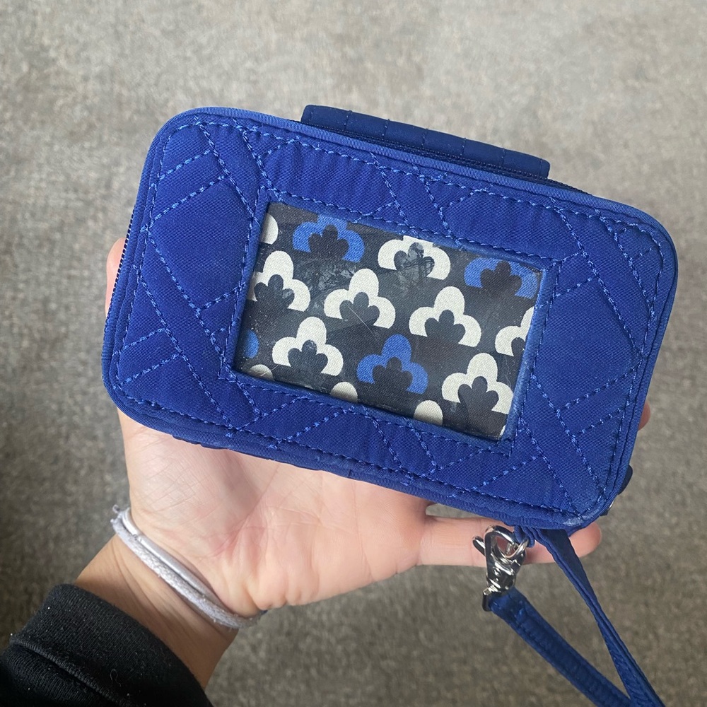 Vera Bradley Smartphone Wristlet - Picture 2 of 4